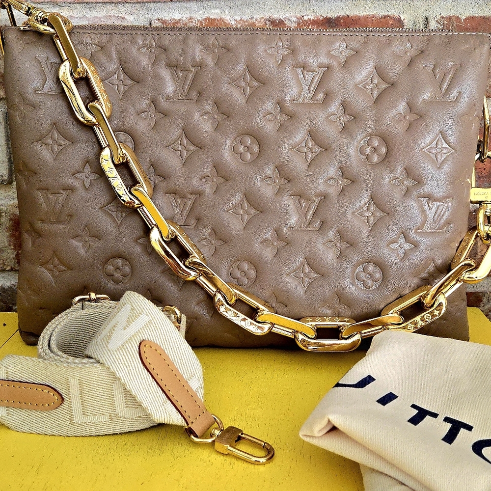 LOUIS VUITTON Coussin MM in Taupe